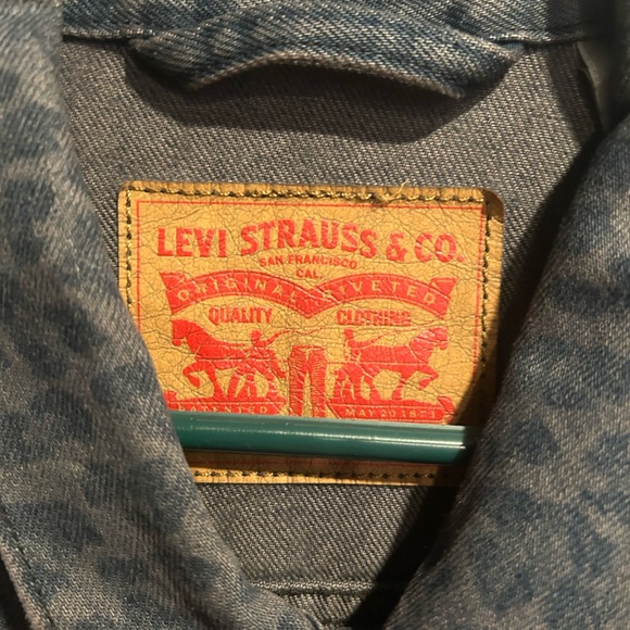 Levi's Black Patterned Denim Jacket for Men - Picture 2 of 2